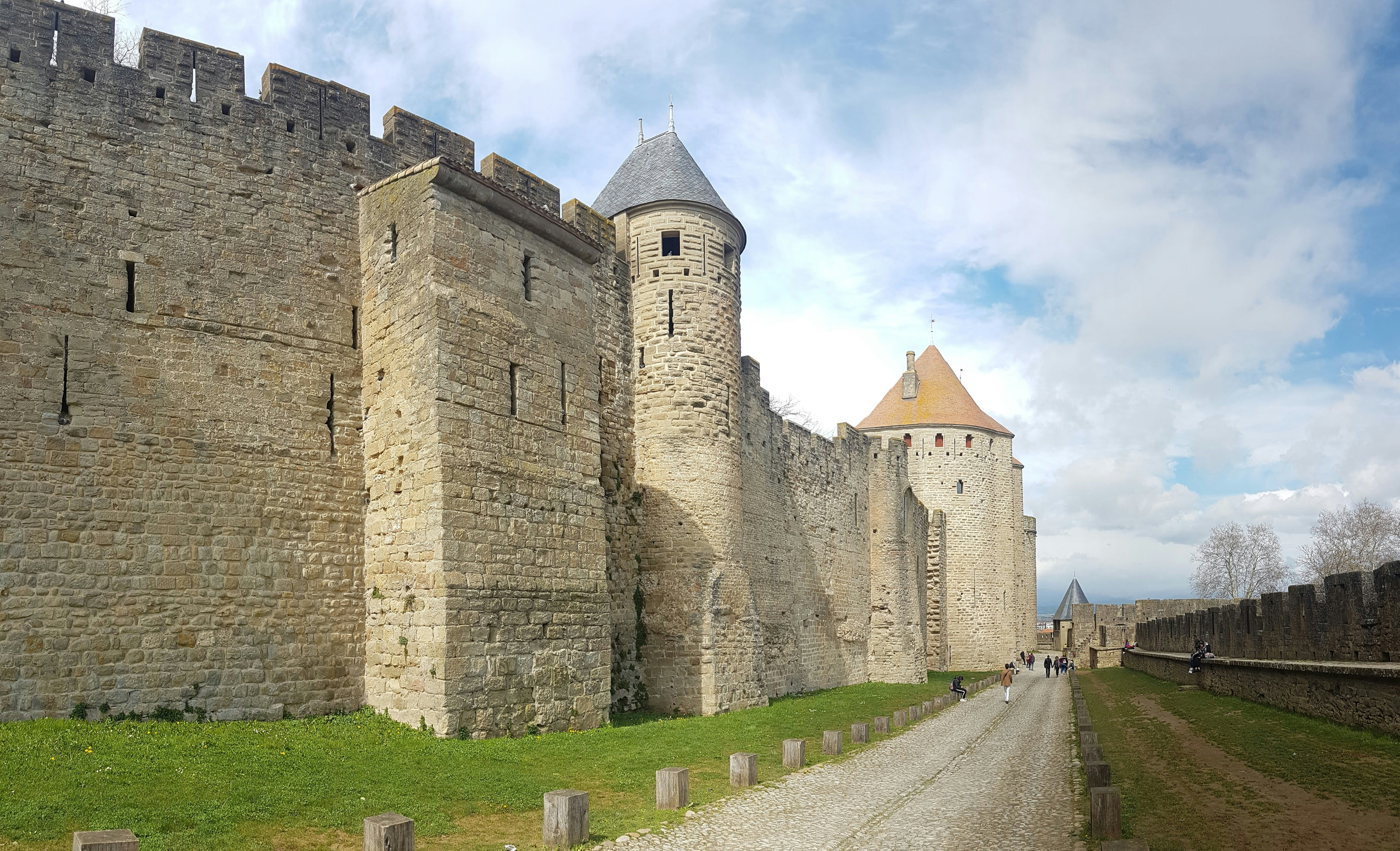 Sidovy över vallarna vid Cité de Carcassonne